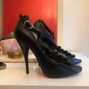 Saks Fifth Avenue single sole peep toe pump